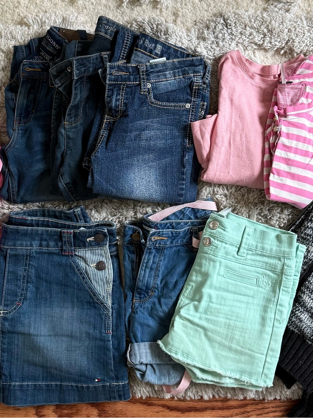Guess, Max Studio, Vigoss, Tommy Hilfiger, American Eagle and more lot of girls